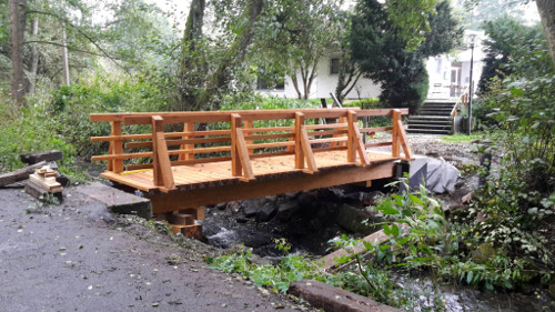 Brücke für Fussgänger aus Vollholz bei Eiterhagen Kreis Kassel